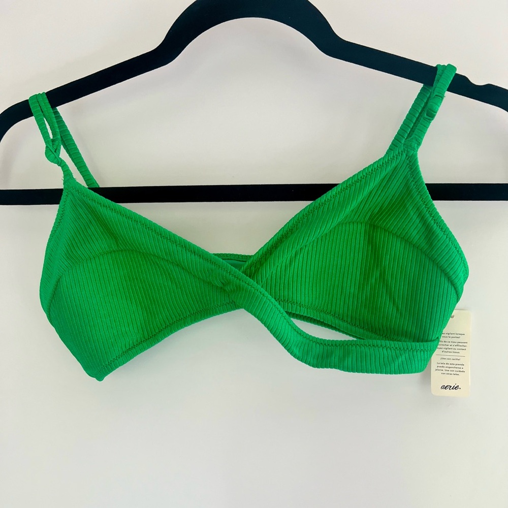 *NEW WITH TAGS* Aerie Ribbed Twist Bikini Top